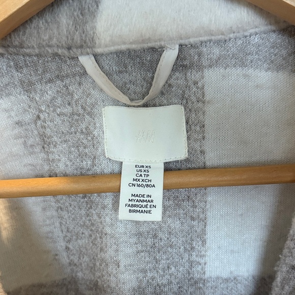 H&M Gray and Cream Checkered Jacket - Picture 2 of 4
